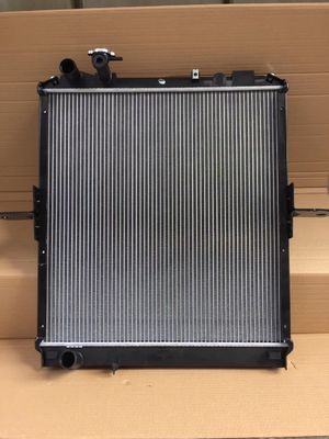 Refrigerador intermediário do caminhão do radiador de Isuzu Radiator Assy For 700p 4hk1 do tanque de água