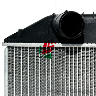 Acessórios de radiador de camião para Hino R415 Sistema de refrigeração de alumínio Tanque de água de camião